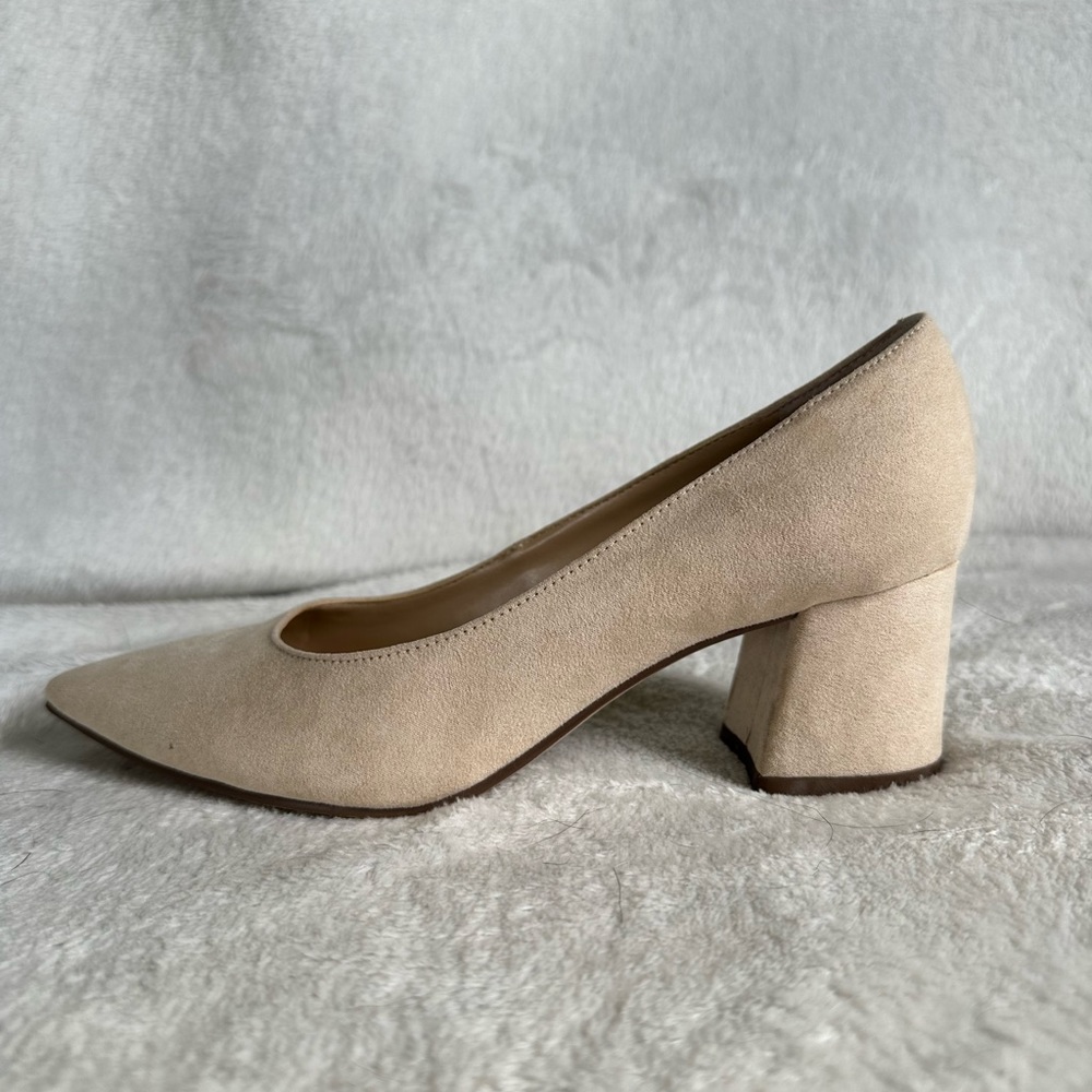 NWT Creme Suade Pointed Toe Platform Heels